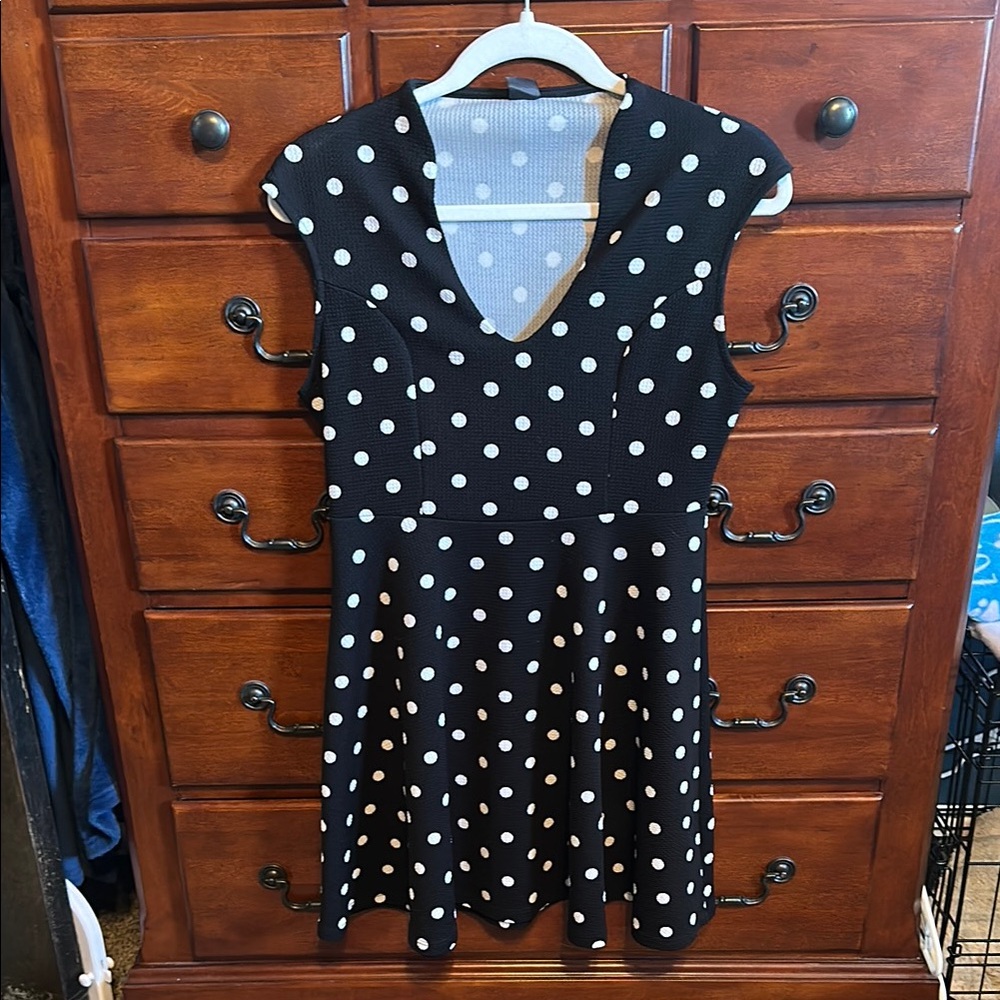Black A-Line Mini Dress with Cap Sleeves and V-Neck Size L